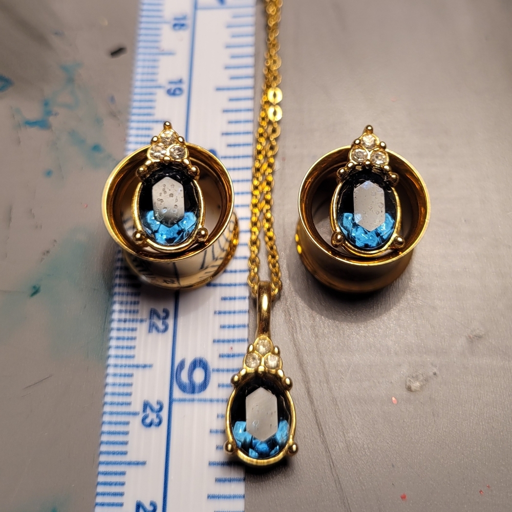 Imitation sapphire and gold necklace and earing set.